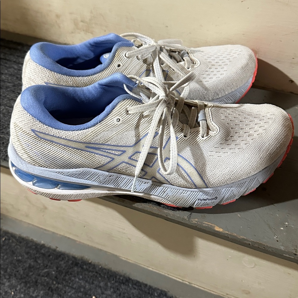 Ladies Oasics Sneakers